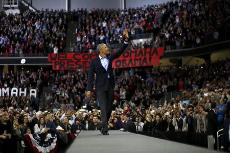 U.S. President Barack Obama arrives to deliver remarks at University of Nebraska Omaha arena, in Omaha, Nebraska, January 13, 2016. REUTERS/Carlos Barria