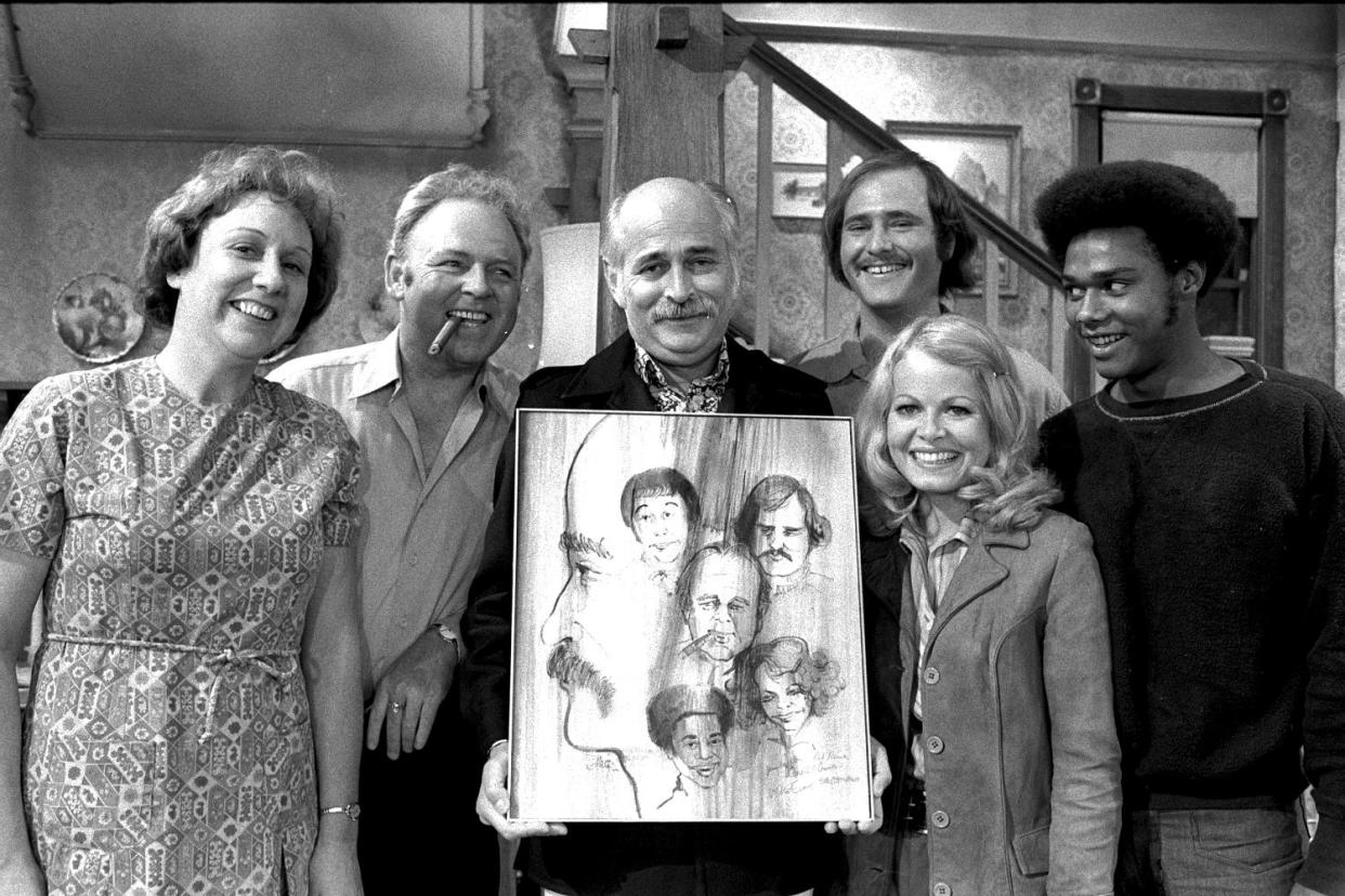 Jean Stapleton as Edith Bunker, Carroll O'Connor as Archie Bunker, show creator Norman Lear, Rob Reiner as Michael Stivic, Sally Struthers as Gloria Bunker Stivic and Mike Evans as Lionel Jefferson on the set of \