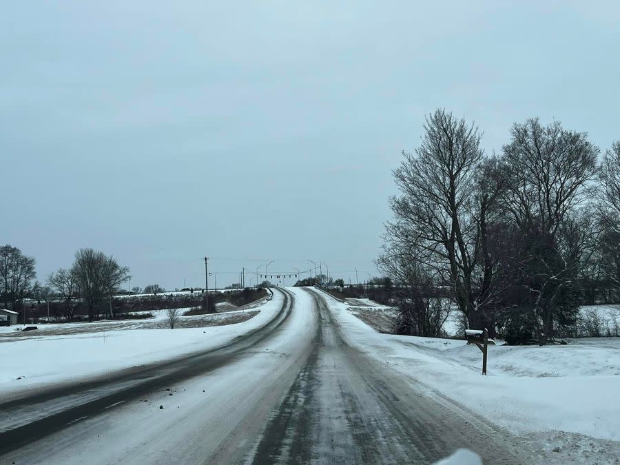 Snow on Plano Road near I-65 in Warren County, KY (Courtesy: Warren County Emergency Management)