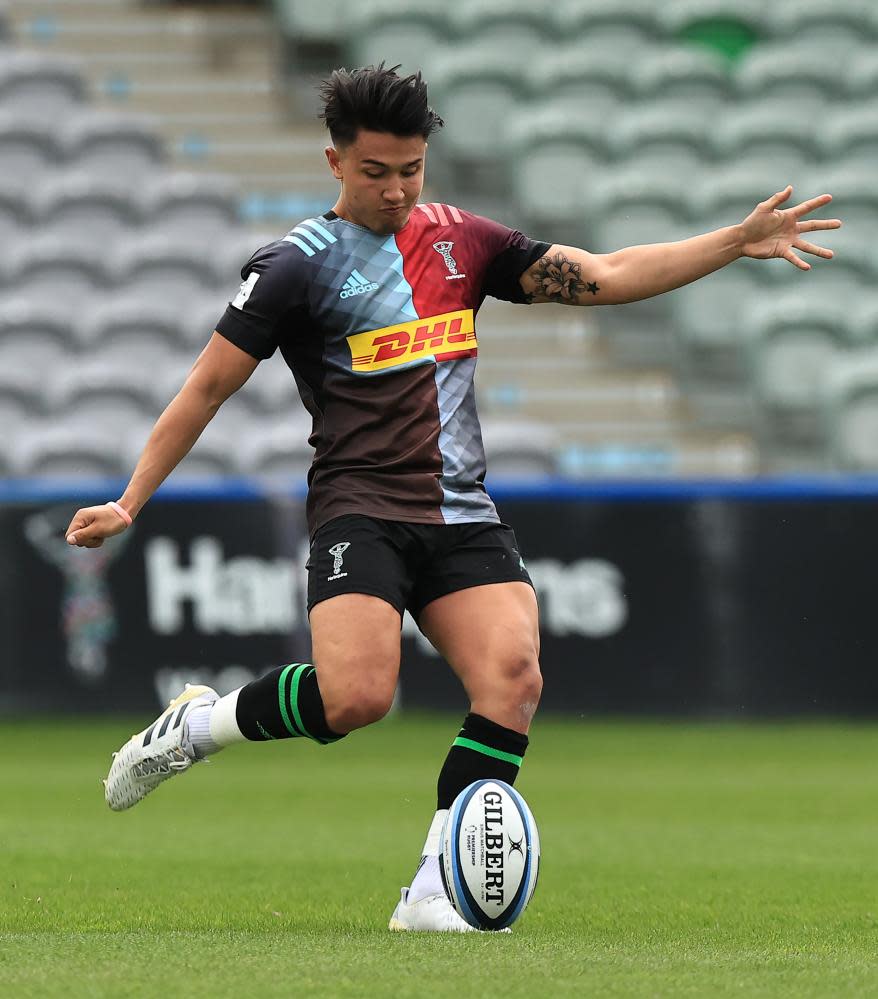 Smith kicks upfield against Wasps.