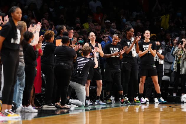 Players applaud Sue Bird of the Seattle Storm after the game. (Photo: Evan Yu via Getty Images)