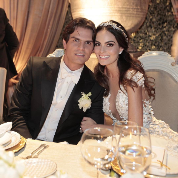 Ximena Navarrete y Juan Carlos Valladares en su romántica luna de miel