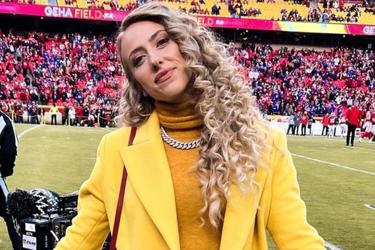 Patrick Mahomes' Fiancée Making 'Team Brittany' Shirt For Charity After  Celebration Backlash