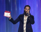 2017 American Music Awards – Show – Los Angeles, California, U.S., 19/11/2017 – Actor Jared Leto presents the award for Artist of the Year to Bruno Mars. REUTERS/Mario Anzuoni