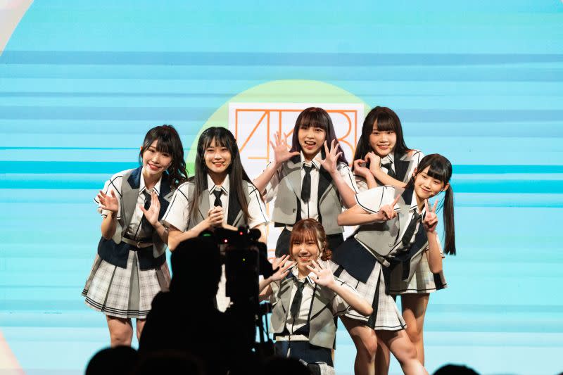 ▲蝦皮購物「金多蝦年度大賞」AKB48 Team TP勁歌熱舞，炒熱全場氣氛！（圖／品牌提供）