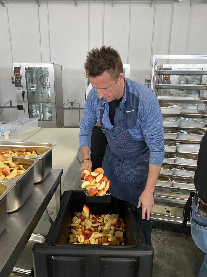 With donated apples, Murphy and his team have created large vats of applesauce to feed to Ukrainian refugees. (Photo: Marc Murphy)