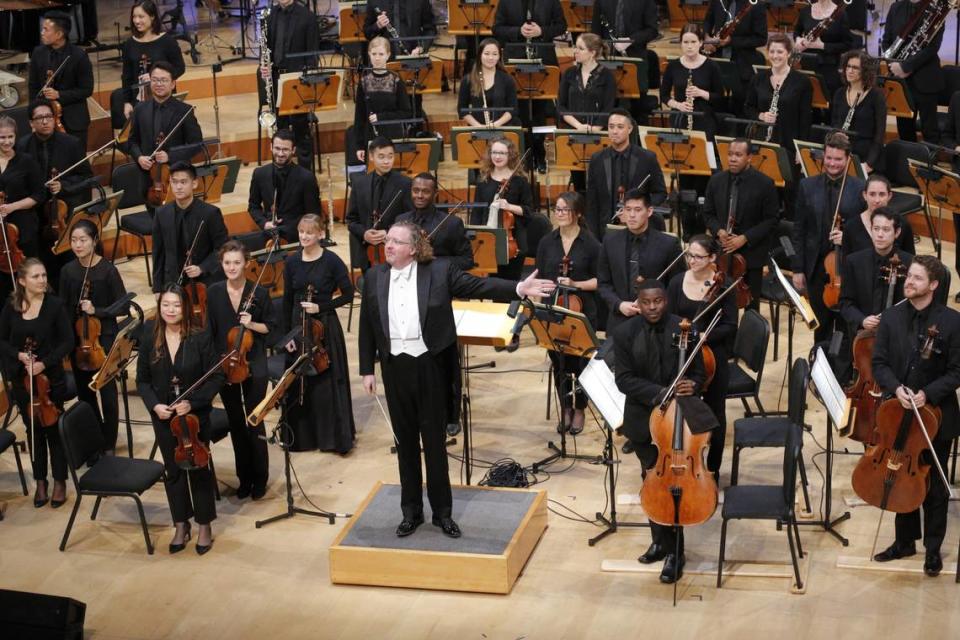 Stéphane Denève leads the New World Symphony in a 2018 performance as guest conductor at New World Center. (Photo courtesy of Rui Dias Aidos)