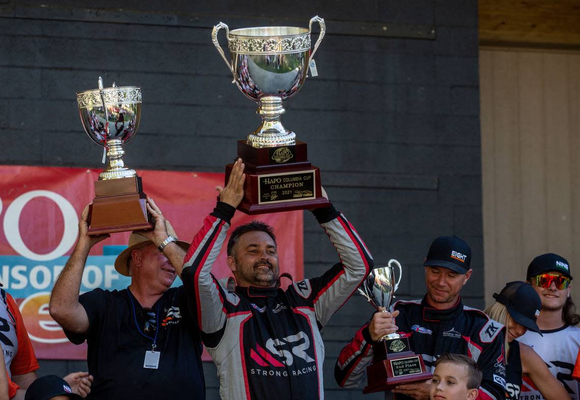 H1 unlimited hydroplane U-9 Pinnacle Peak Consulting driver Corey Peabody celebrates his 2021 HAPO Columbia Cup victory alongside Strong Racing owner Darrell Strong, left, and U-8 Miss Tri-Cities driver J. Michael Kelly, who placed second, at the final ceremony for the Tri-City Water Follies weekend.