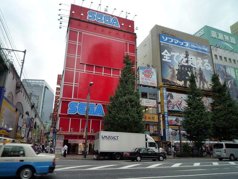 SEGA出售負責遊樂場相關業務的子公司，東京秋葉原常見的SEGA遊樂場也將易主。（翻攝自WikiMedia）