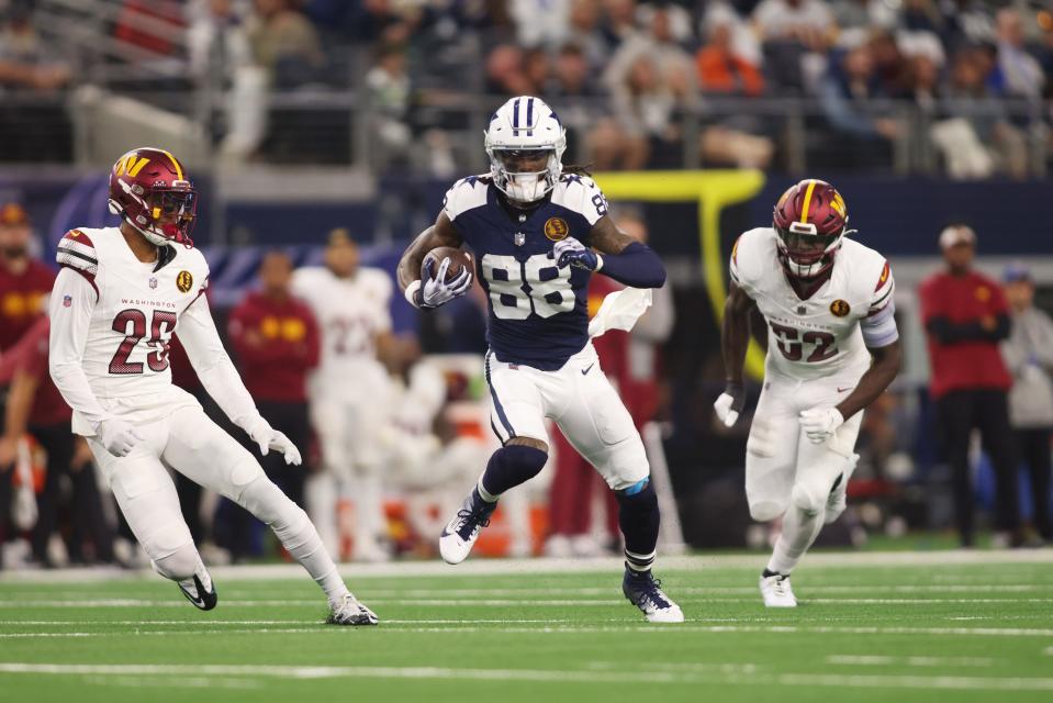 Nov 23, 2023; Arlington, Texas, USA; Dallas Cowboys wide receiver CeeDee Lamb (88) runs the ball after catching a pass against Washington Commanders cornerback Benjamin St-Juste (25) and linebacker Jamin Davis (52) in the second quarter at AT&T Stadium. Mandatory Credit: Tim Heitman-USA TODAY Sports