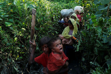 Rohingya refugees arrive to the Bangladeshi side of the Naf river after crossing the border from Myanmar, in Palang Khali, Bangladesh October 16, 2017. REUTERS/Jorge Silva