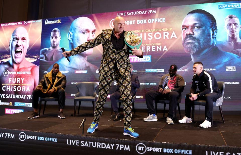 Fury joue à la galerie lors de la conférence de presse de jeudi pour le combat (Getty Images)