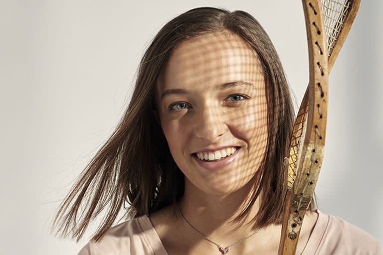 A fondo Iga Swiatek, la hija de un remero olímpico y una ortodoncista que a los 21 años domina el mundo del tenis.