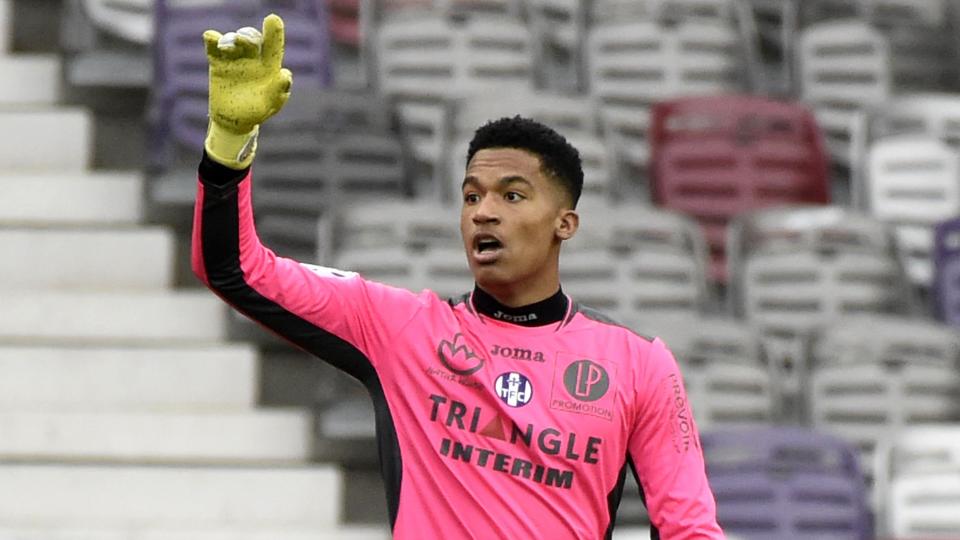 <p><span>Lafont spent only one year in Toulouse’s academy and became the youngest goalkeeper to play in Ligue 1 when he made his debut as a 16-yar-old. </span><br><span>Lafont kept back to back clean sheets in his first two games, his performances have been enough to establish himself as Toulouse’s undisputed number one.</span><br>Age: 18<br>Valued: £2.6m<br>Nation: France<br></p>