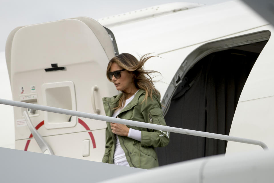 <p>First lady Melania Trump arrives at Andrews Air Force Base, Md., Thursday, June 21, 2018, after visiting the Upbring New Hope Children Center run by the Lutheran Social Services of the South in McAllen, Texas. (Photo: Andrew Harnik/AP) </p>