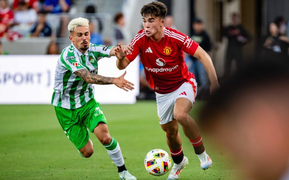 Man Utd youngsters Harry Amass, Toby Collyer and Ethan Wheatley putting hands up on tour