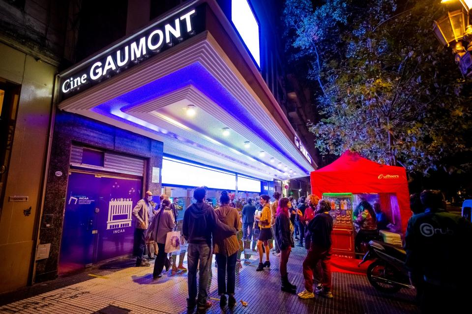 El Gobierno va por el cierre del emblemático cine Gaumont.