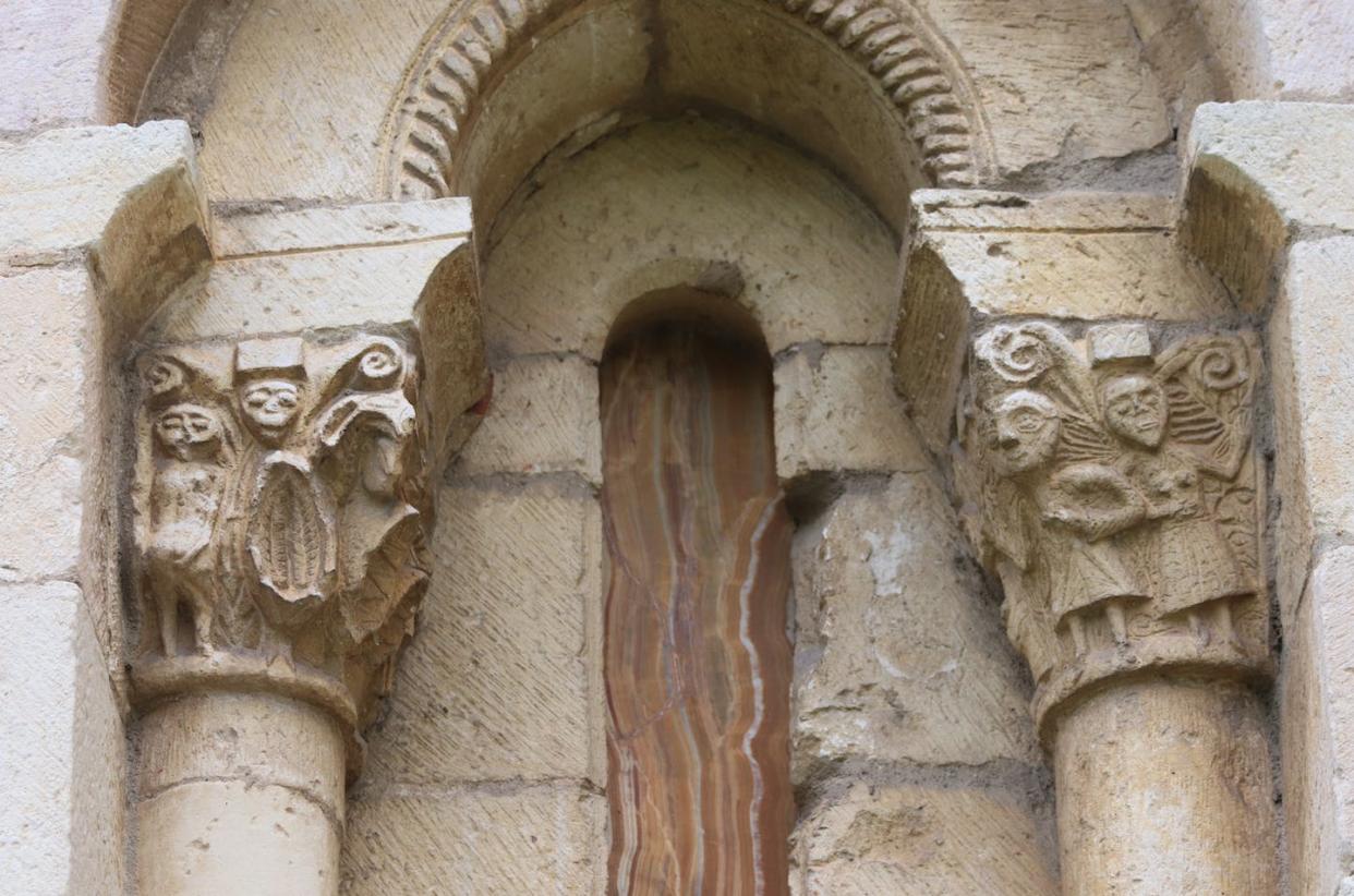 Ventanal del ábside (zona norte) de la basílica de San Prudencio y San Andrés de Armentia (Álava), siglo XII. Gorka López de Munain, Author provided