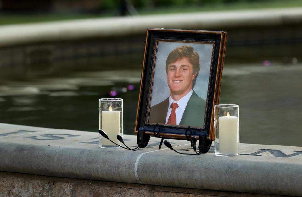 A photo of TCU student Wes Smith sits on the edge of Frog Fountain on the campus of TCU before a vigil for Smith on Sept. 6, 2023, in Fort Worth. Smith was shot and killed in an apparently random act of violence in the West 7th area. Amanda McCoy/amccoy@star-telegram.com