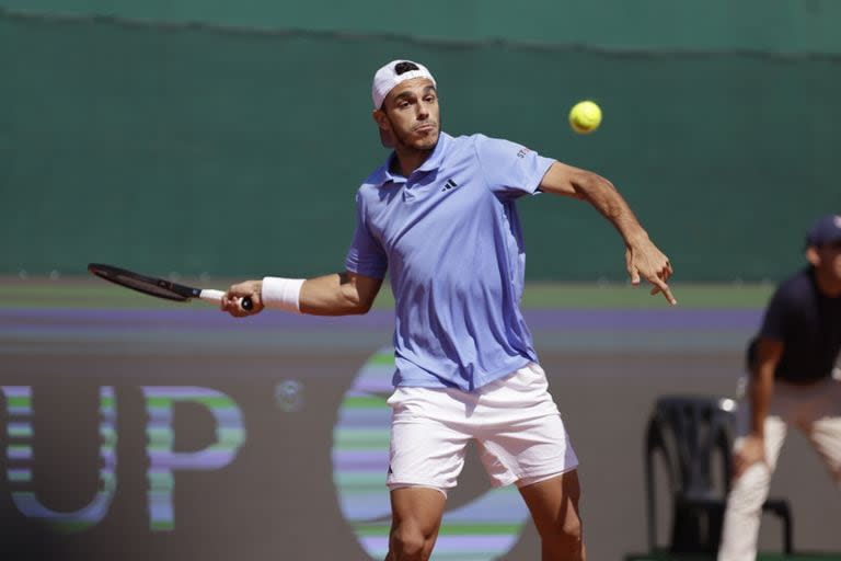 Francisco Cerúndolo, en septiembre pasado, jugando la Copa Davis ante Lituania, en el BALTC
