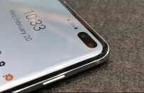 <p>Samsung ha presentato il primo smartphone con foro in-hole per la fotocamera frontale doppia che mette sul piatto appunto due sensori. </p>