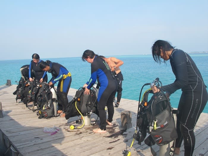 Go on a trip: Should you feel confident to try out your newly acquired skill in the sea, dive trip packages are also provided.