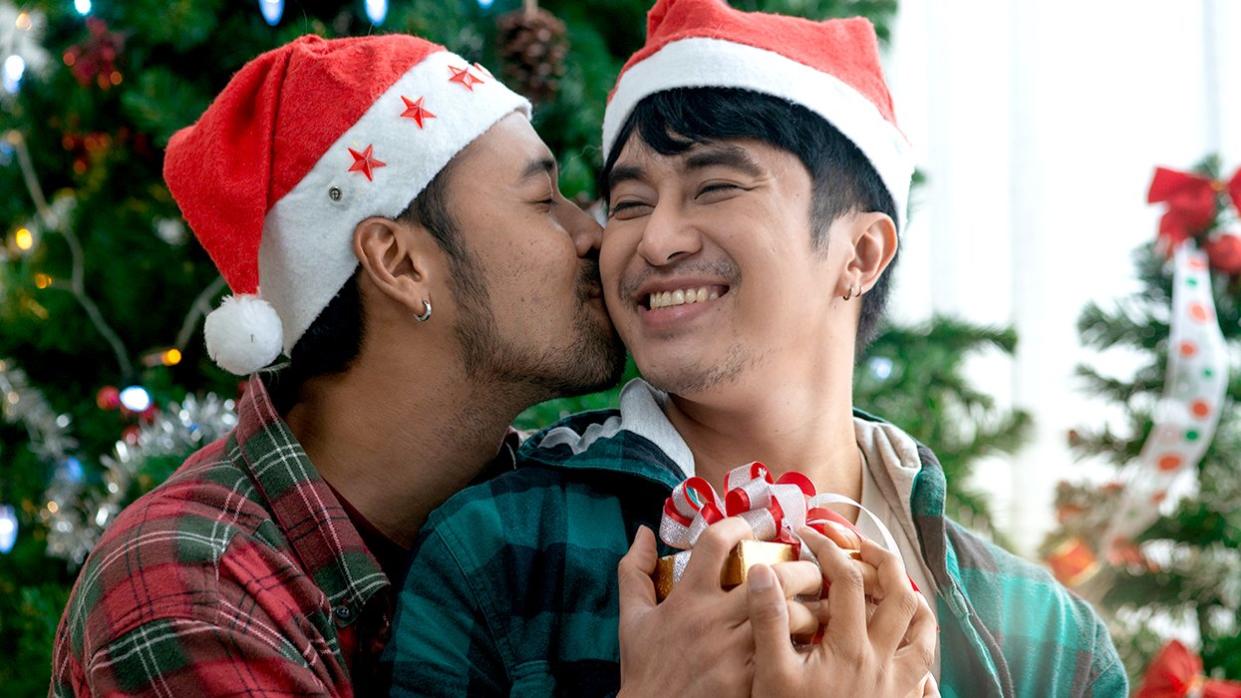 Queer Couple Kiss LGBTQ Christmas Hats Gifts Tree