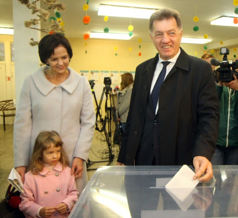 Lithuanian Prime Minister Algirdas Butkevicius and his wife cast their ballots during parliamentary elections in Vilnius, on October 9, 2016