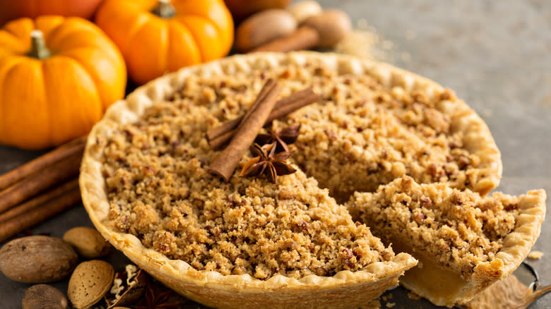 streusel topped pumpkin pie 