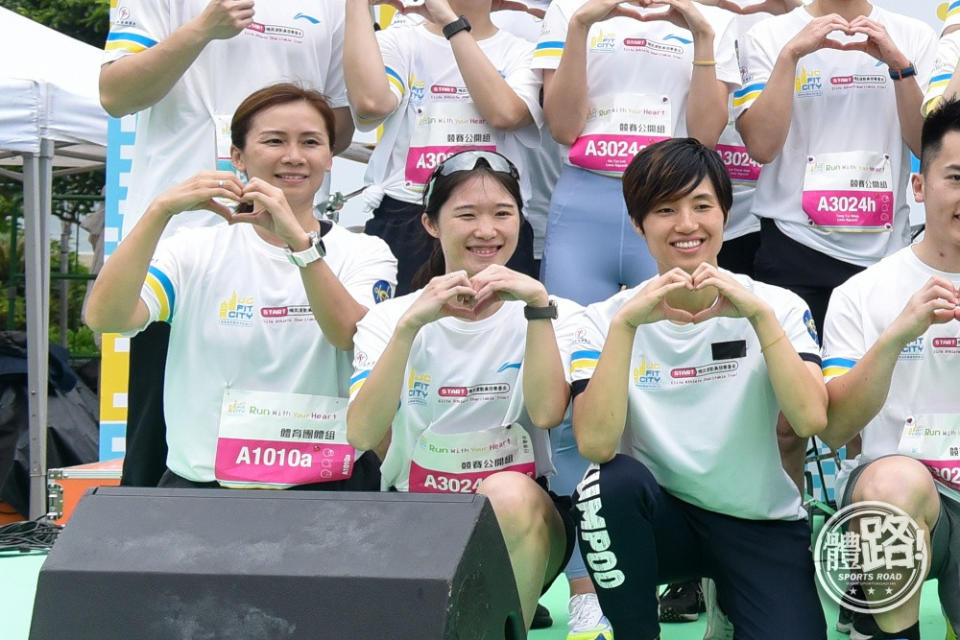 「小旋風」趙詠賢（左一）以往分別以壁球運動員或教練身份參與活動，今次則與新公司同事組隊出賽。
