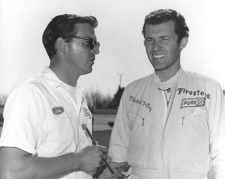 Richard Petty (right) taks to crew cheif Dale Inman during the 1967 season.