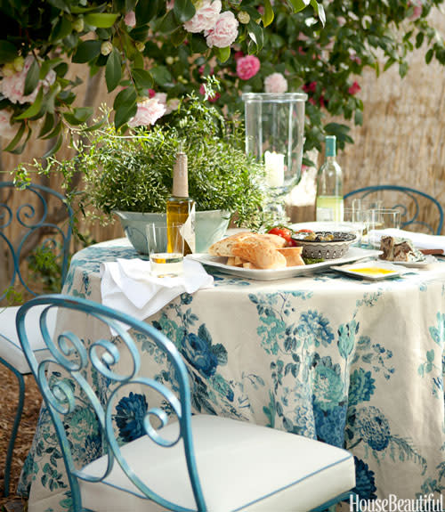 7. Dress Up an Outdoor Table