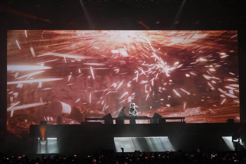 Marshmello de Estados Unidos durante su set en el Festival Tecate Emblema en la Ciudad de México el viernes 17 de mayo de 2024. (Foto AP/Fernando Llano)