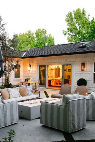 <p><a href="https://www.modern-glam.com/our-backyard-patio-makeover-and-tour/" data-component="link" data-source="inlineLink" data-type="externalLink" data-ordinal="1">Modern Glam</a></p>