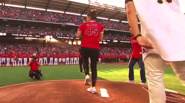 Watch Tyler Skaggs' Mom Throw First Pitch In No-Hitter