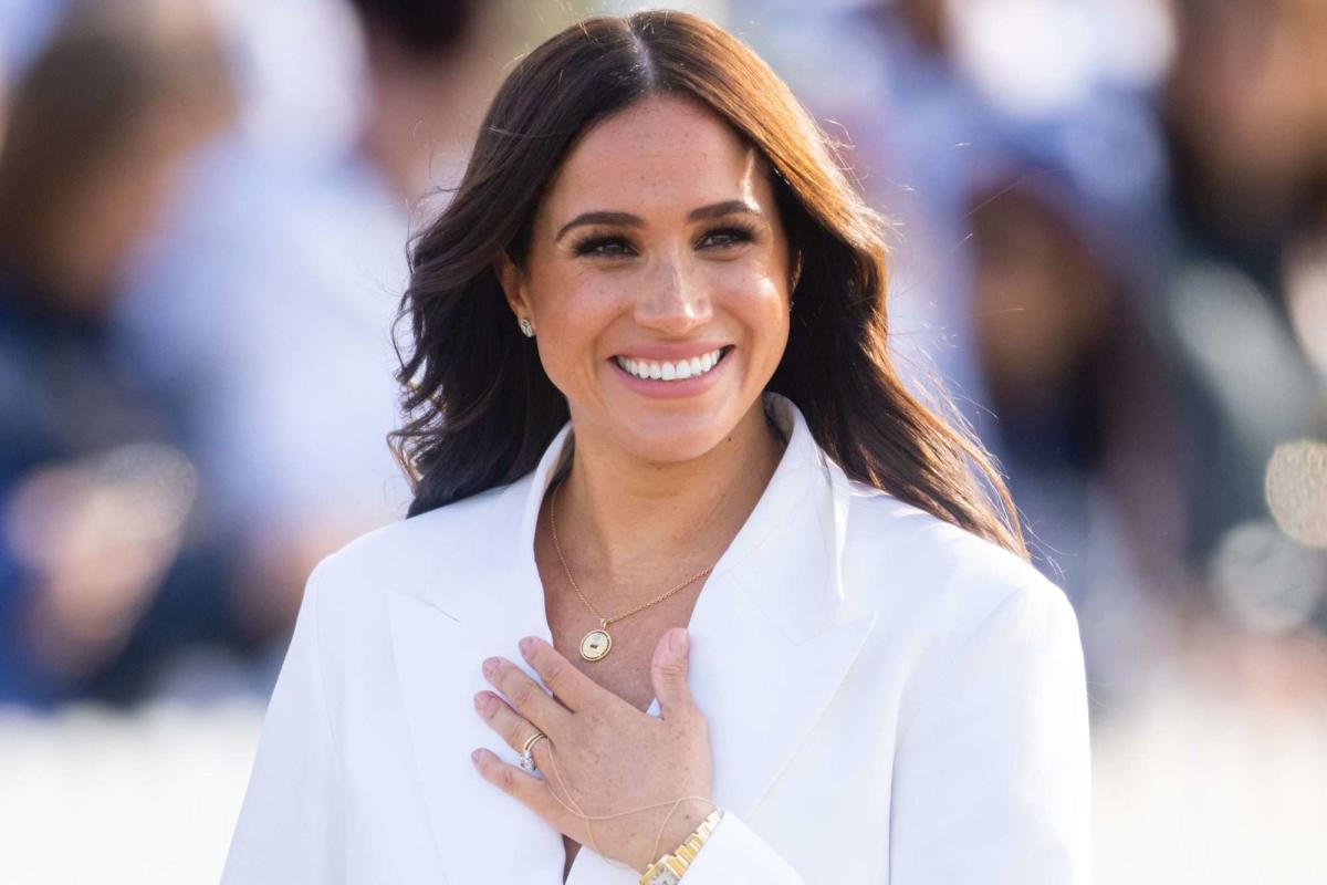 Meghan Markle Suited Up for the Lakers Game in a $620 Matching Set — and  These Similar No-Fuss Looks Start at $30