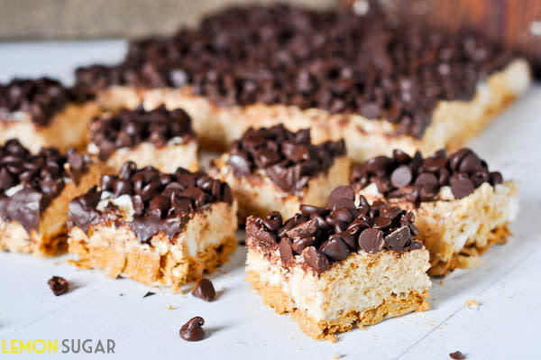 <strong>Get the&nbsp;<a href="http://lemon-sugar.com/2013/09/smores-rice-krispies-treats.html/" target="_blank" data-beacon-parsed="true">S&rsquo;mores Rice Krispies Treats recipe</a>&nbsp;from Lemon Sugar</strong><a href="https://www.huffingtonpost.com/2012/08/23/marshmallow-dessert-recipe_n_1825016.html#3000853" data-beacon-parsed="true"></a>