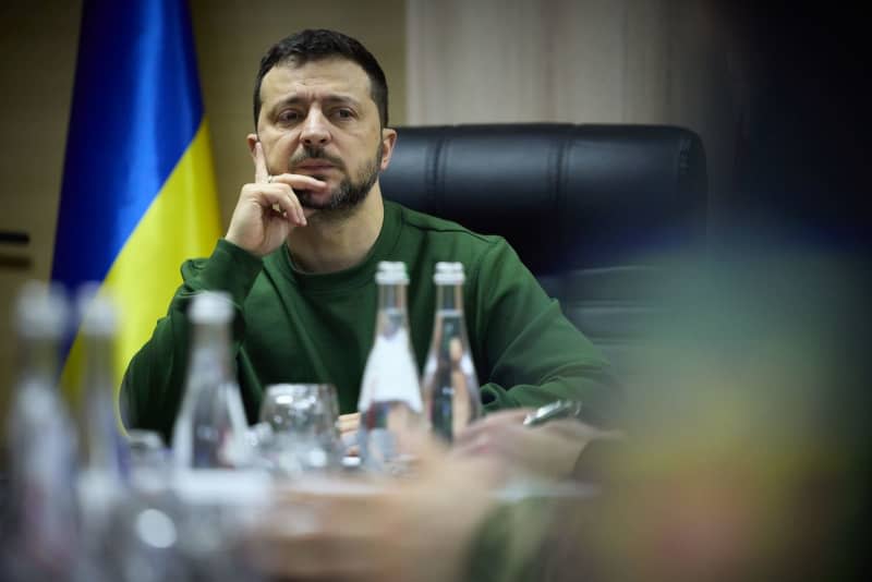 Ukrainian President Volodymyr Zelensky (C) meets with soldiers during a working trip to the Zaporizhia and Dnipropetrovsk regions. -/Ukraine Presidency/dpa