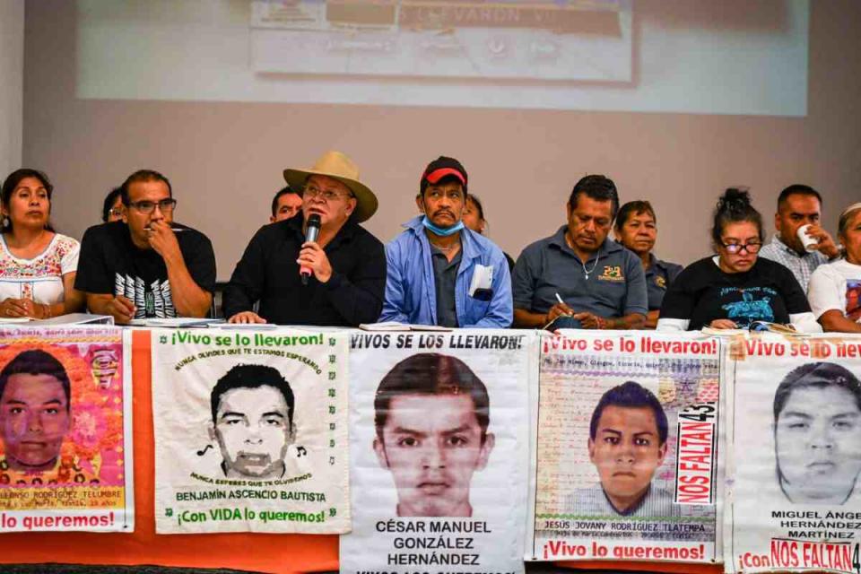 reunión amlo padres normalistas Ayotzinapa