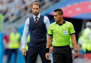 <p>England manager Gareth Southgate and fourth official Norbert Hauata during the match REUTERS/Carlos Barria </p>