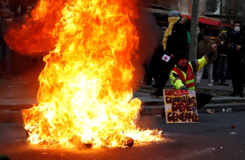 France faces its thirty-eight consecutive day of strikes