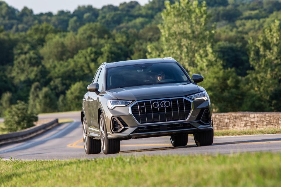 View Photos of the 2019 Audi Q3