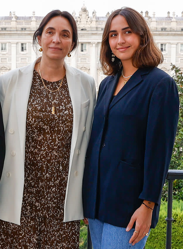 Gabriela Canseco, viuda de Paco de Lucía, con su hija Antonia