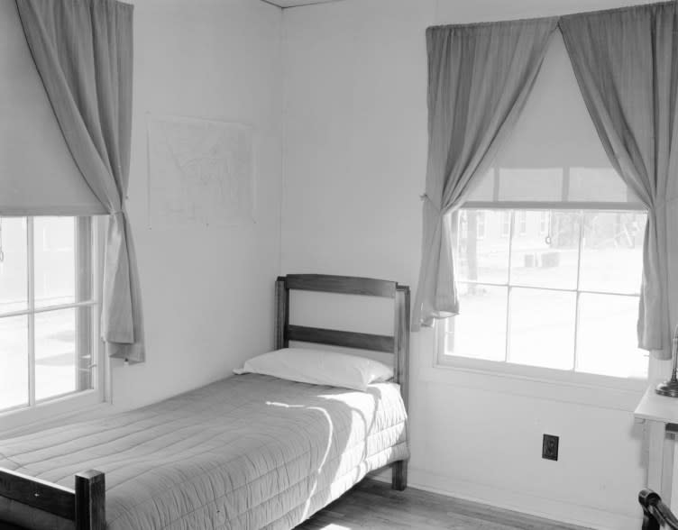 Men’s dormitory room in Los Alamos in 1946.