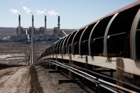 Coal is transported via conveyor belt to the coal-fired Jim Bridger Power Plant that supplied by the neighboring Jim Bridger mine that is owned by energy firm PacifiCorp and the Idaho Power Company, outside Point of the Rocks, Wyoming March 14, 2014. REUTERS/Jim Urquhart/File Photo