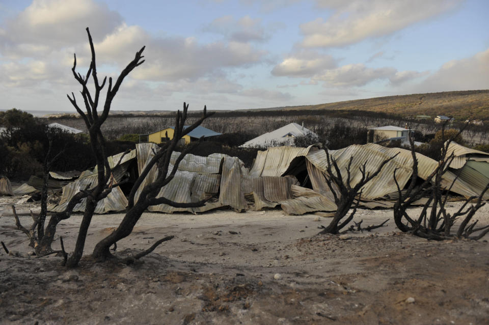 Bush Fire Continues To Threaten Western Australia Towns