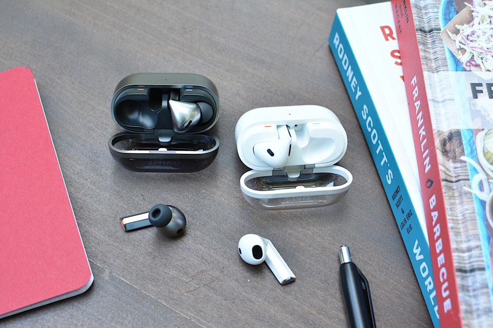 <p>Both models of the Samsung Galaxy Buds 3 have a similar, AirPods-inspired oval shape.</p>
