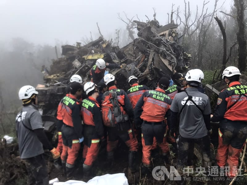 UH-60M黑鷹直升機昨天上午在新北宜蘭交界山區失事，機上13人，共8名軍士官罹難，其中參謀總長沈一鳴也不幸罹難，另有5人受傷。（中央社檔案照）