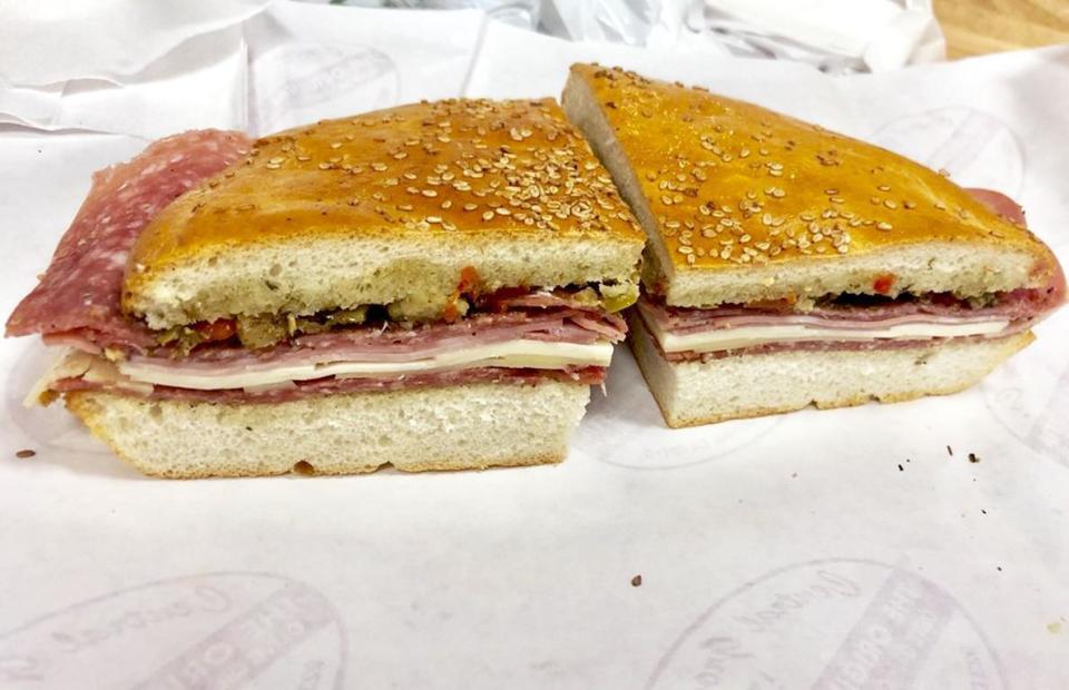 Muffuletta, Central Grocery (New Orleans, Louisiana)