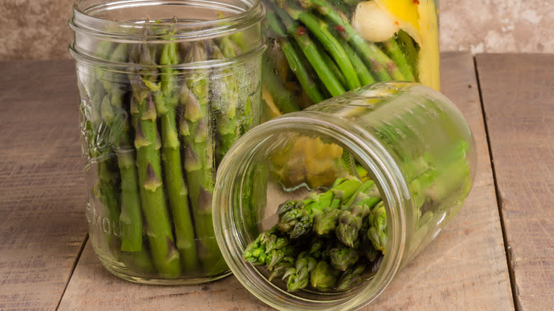 Canned asparagus spears 